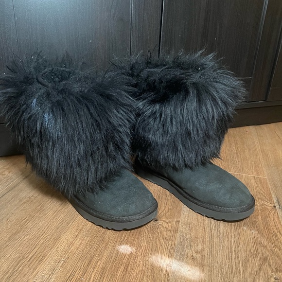 UGG LIDA Black Boots - Picture 5 of 5